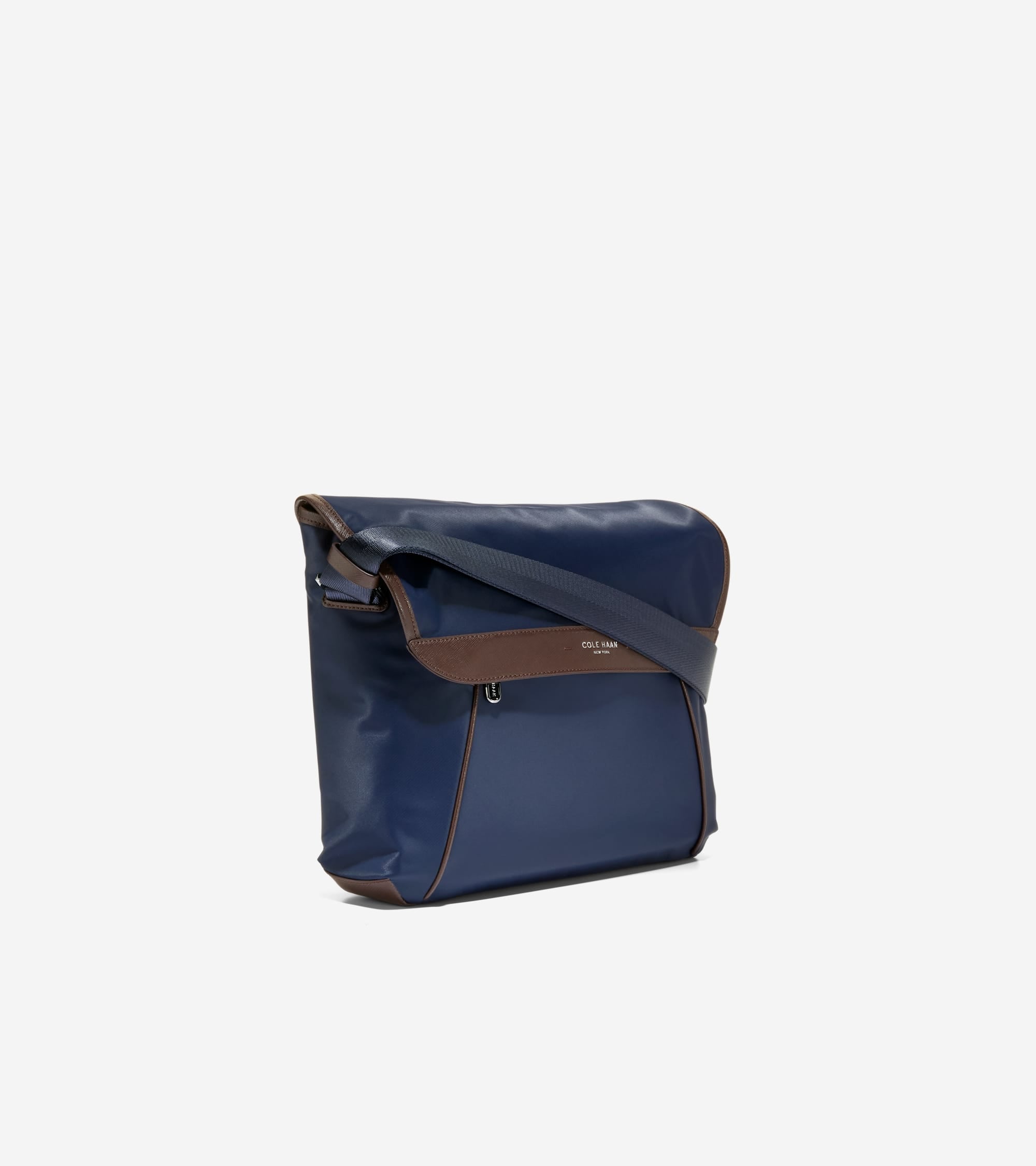 Carson Flap Messenger Bag 斜背包