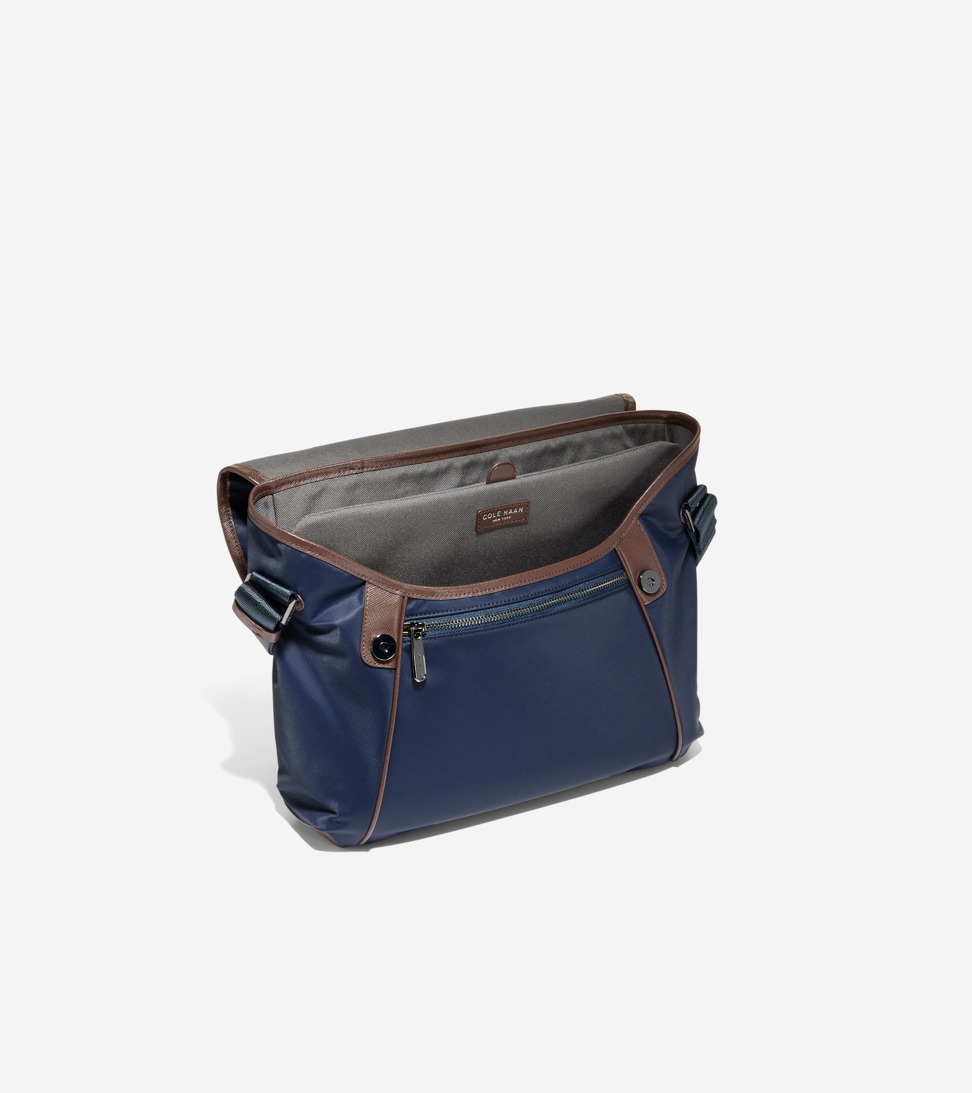 Carson Flap Messenger Bag 斜背包